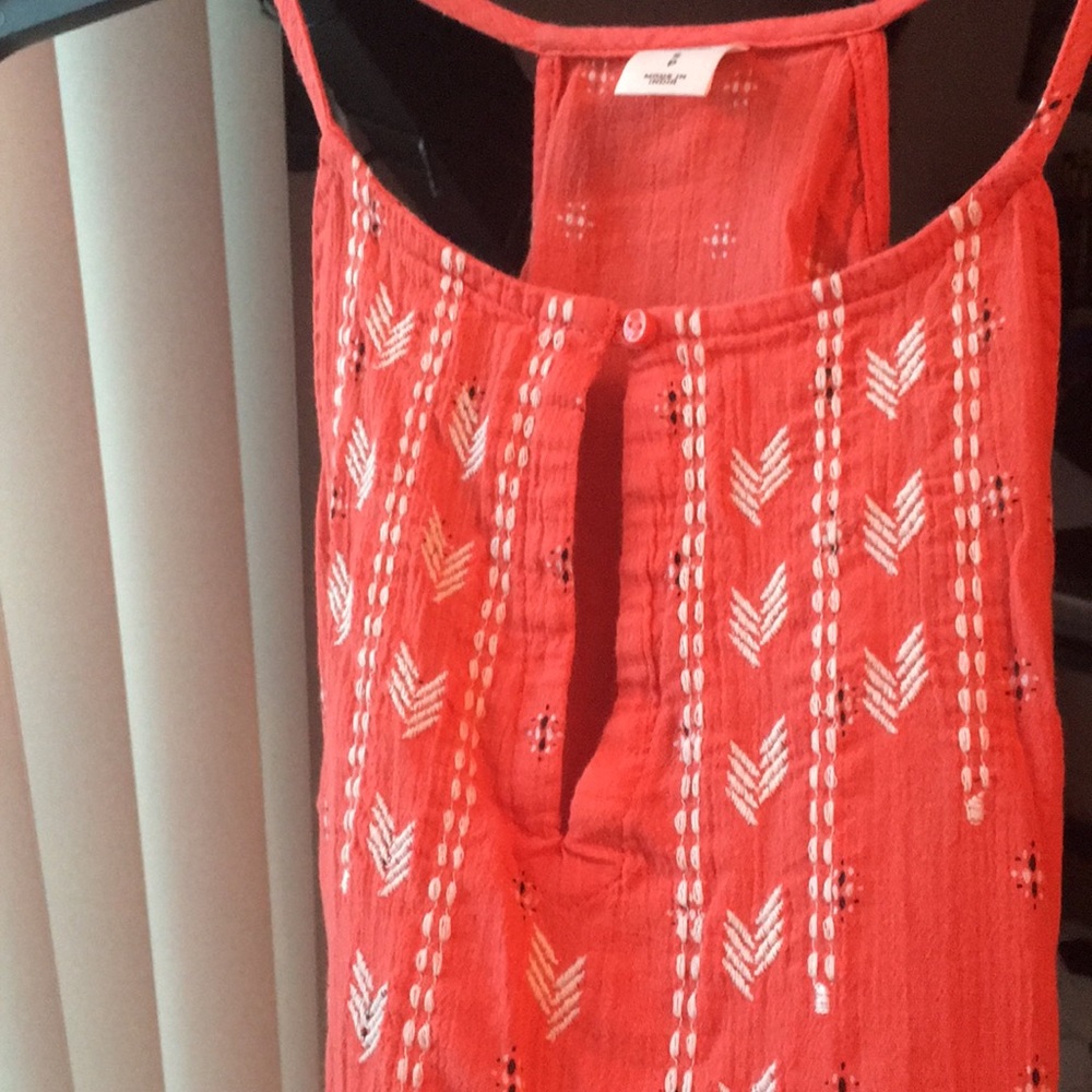 Old Navy tank - Picture 4 of 5